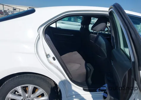 2018 Toyota Camry Le z USA, uszkodzony, nr VIN 4T1B11HK2JU085804